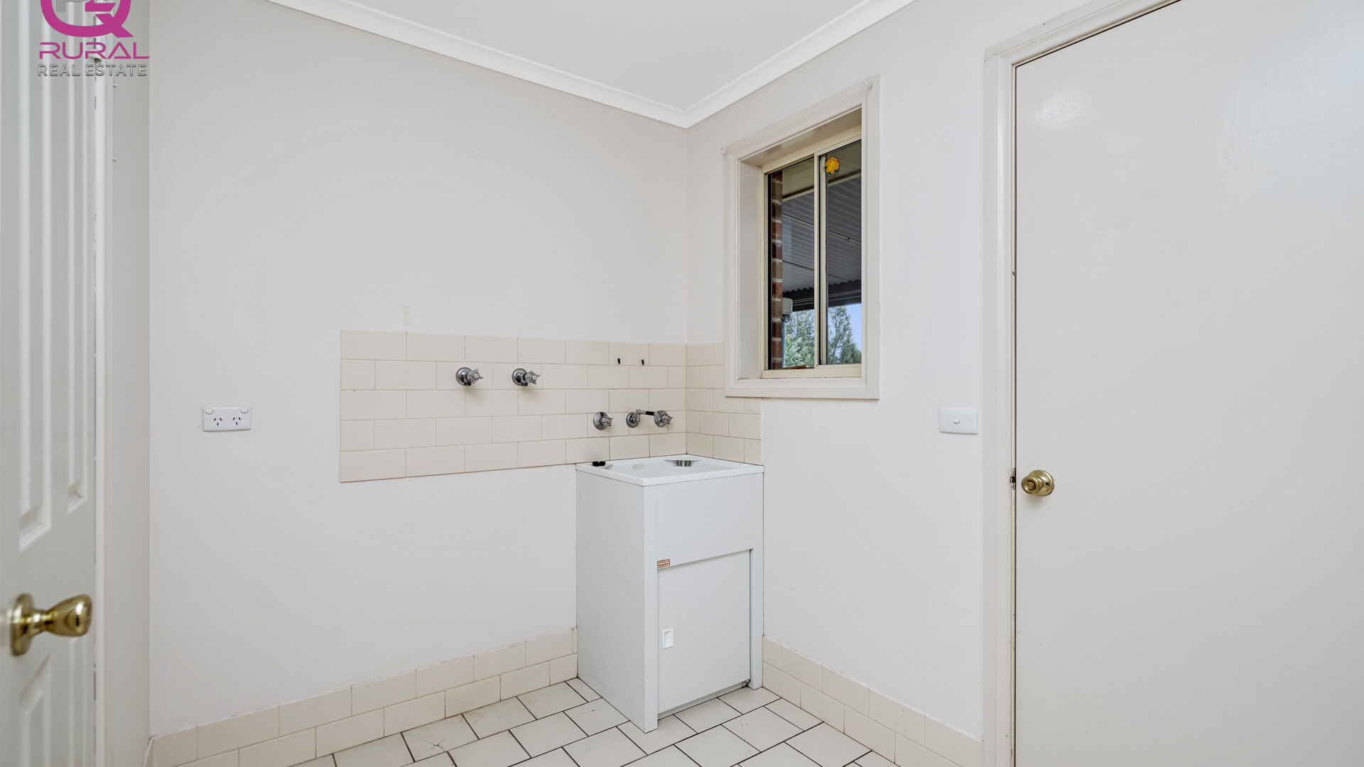 3 Hinde Street, Temora NSW 2666 - photo 13