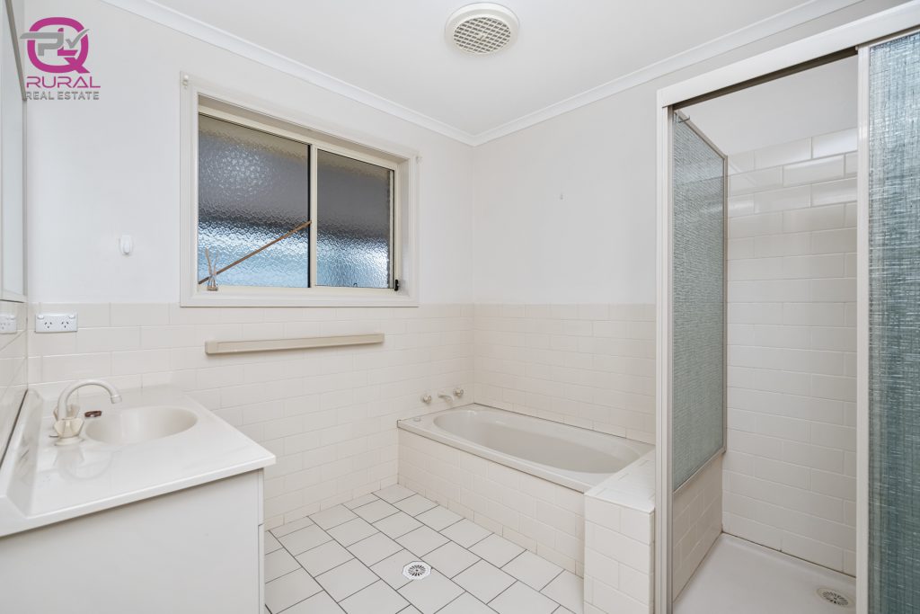 3 Hinde Street, Temora NSW 2666 - photo 14