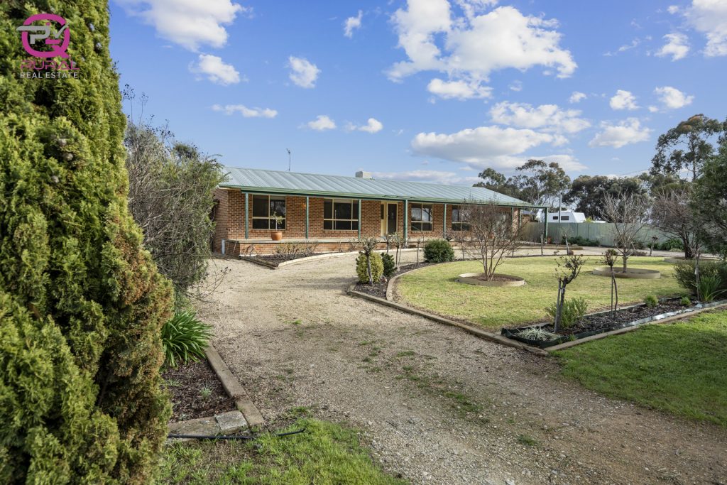 3 Hinde Street, Temora NSW 2666 - photo 3