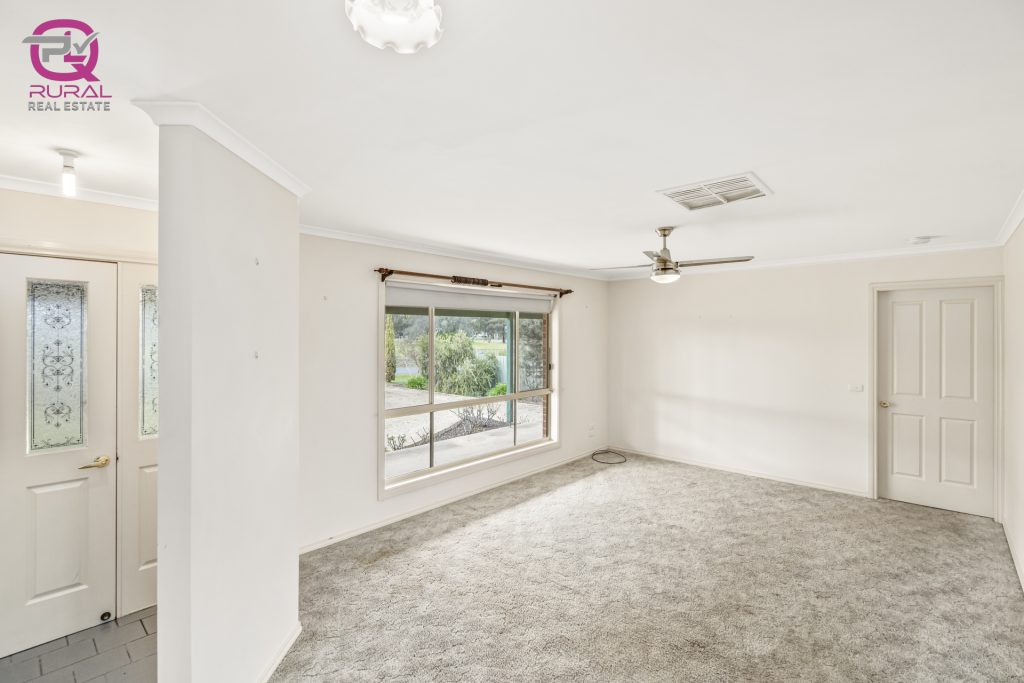 3 Hinde Street, Temora NSW 2666 - photo 4