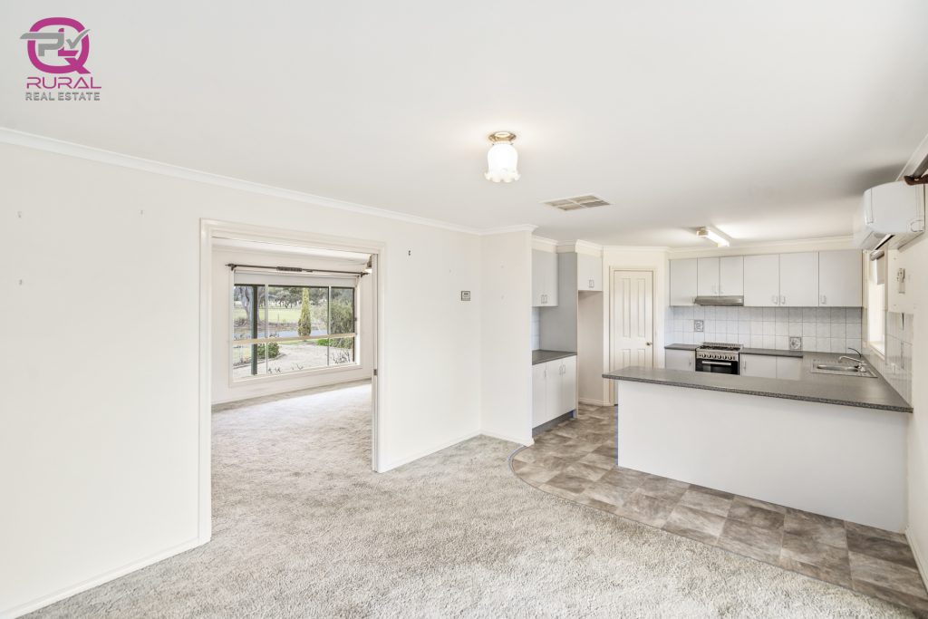 3 Hinde Street, Temora NSW 2666 - photo 5