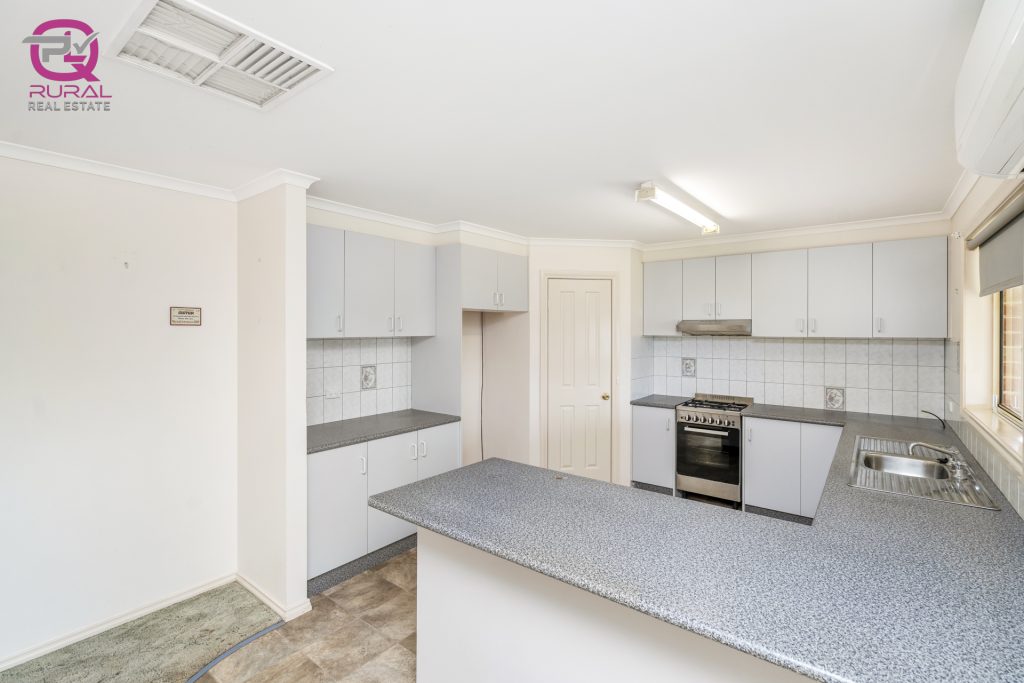 3 Hinde Street, Temora NSW 2666 - photo 6