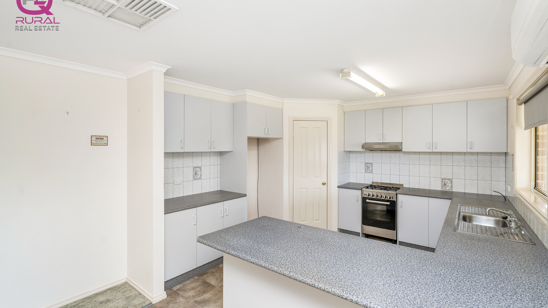 3 Hinde Street, Temora NSW 2666 - photo 6