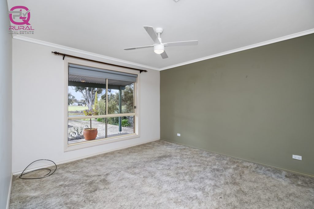 3 Hinde Street, Temora NSW 2666 - photo 7