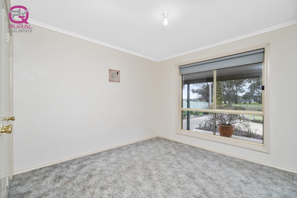 3 Hinde Street, Temora NSW 2666 - photo 10