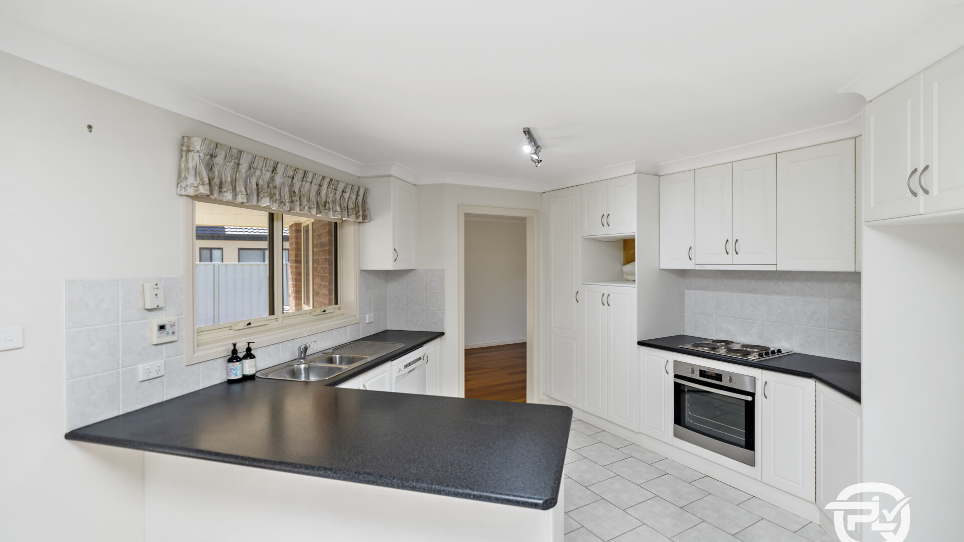 16 Bella Vista Drive, Leeton NSW 2705 - photo 4