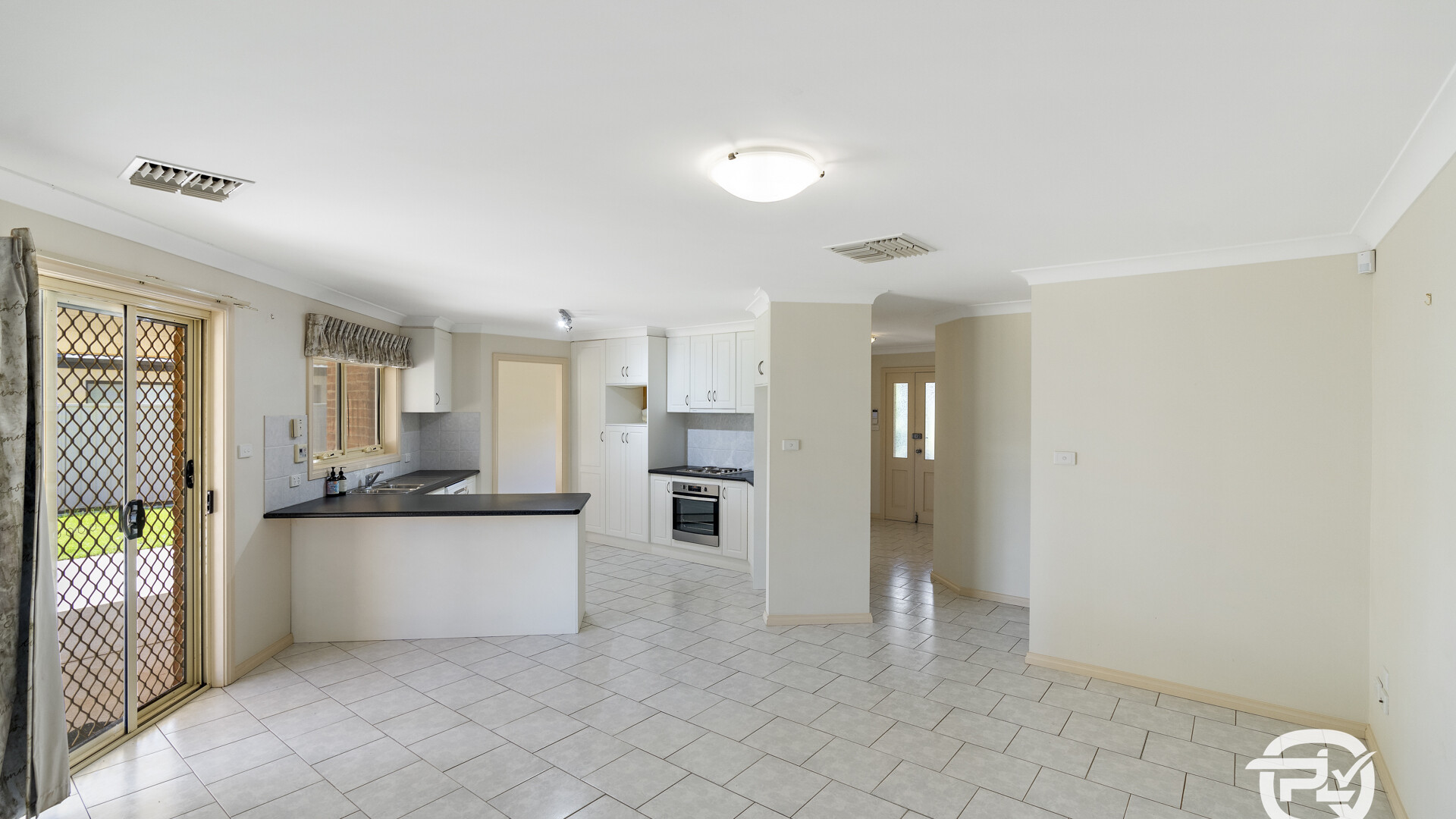 16 Bella Vista Drive, Leeton NSW 2705 - photo 7
