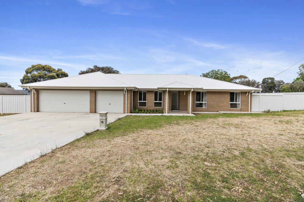 13 Truskett Street, Temora NSW 2666 - photo 5