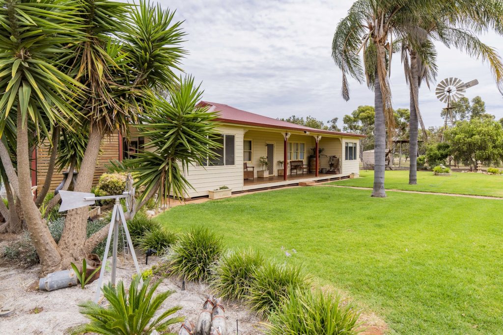 10025 Kidman Way, Hillston NSW 2675 - photo 5