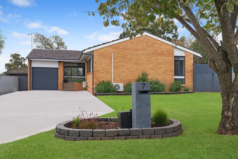 7 Clarke Street, Temora NSW 2666 - photo 2