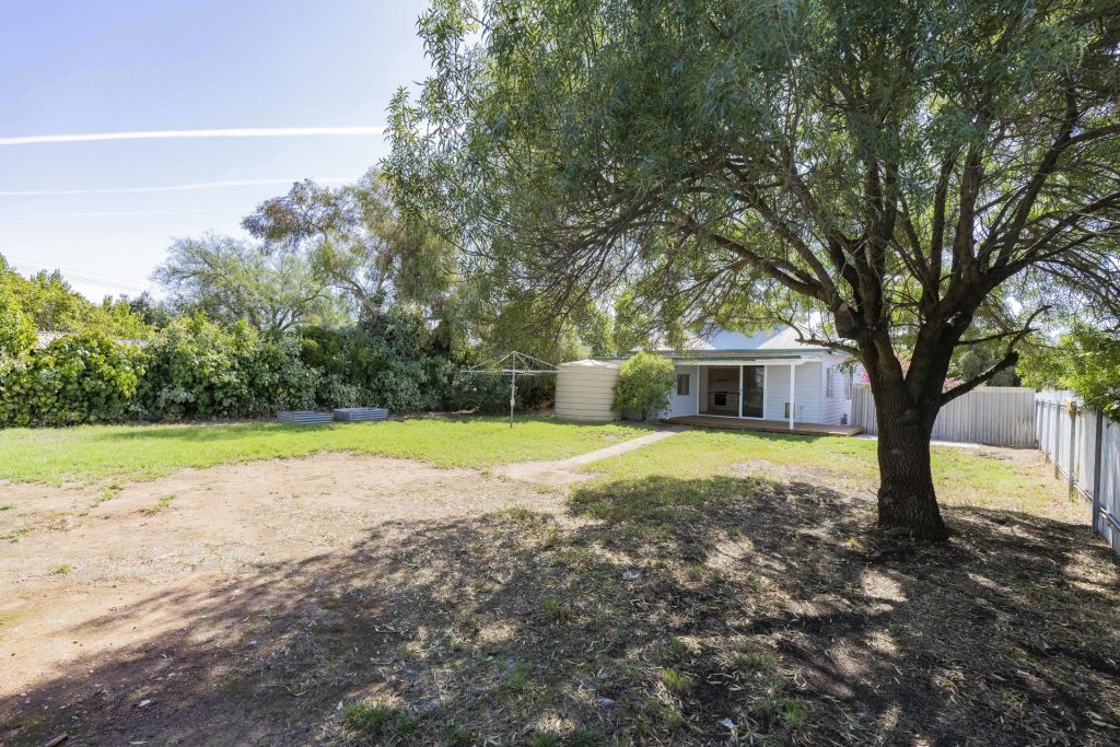 33 Stinson Street, Coolamon NSW 2701 - photo 3