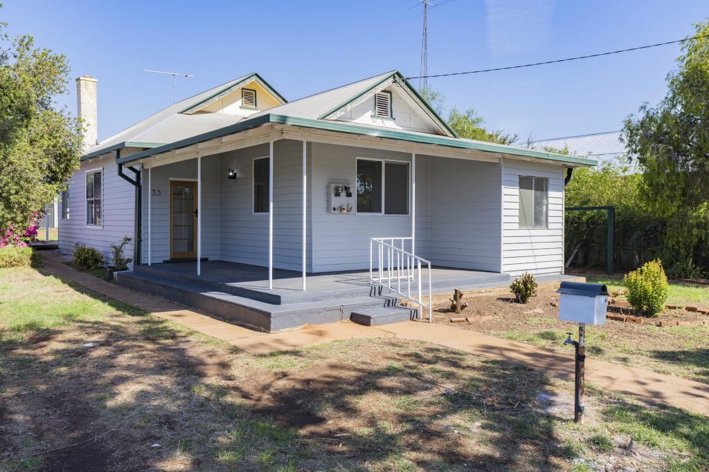 33 Stinson Street, Coolamon NSW 2701 - photo 4
