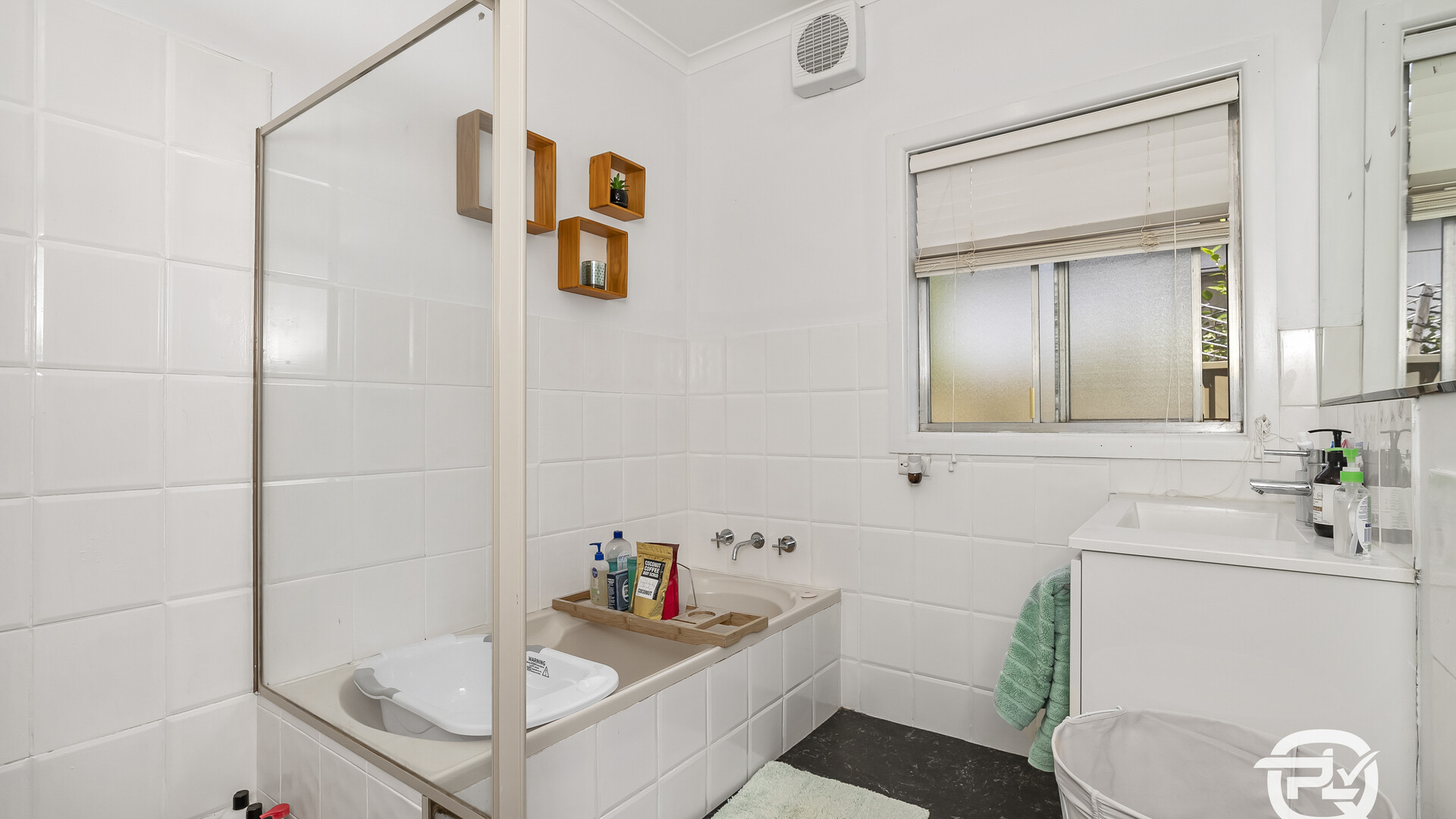 6 Elberta Street, Leeton NSW 2705 - photo 12