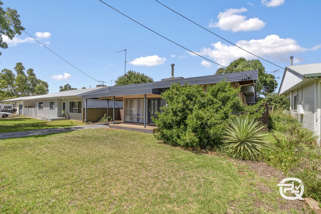 6 Elberta Street, Leeton NSW 2705 - photo 16