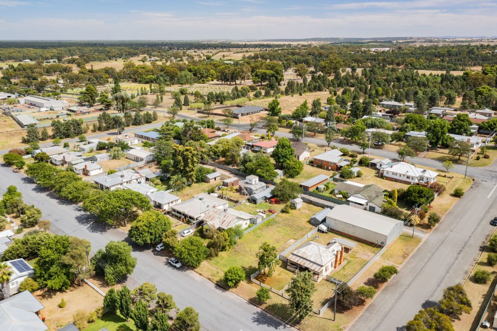 89 Bolton Street, Narrandera NSW 2700 - photo 12