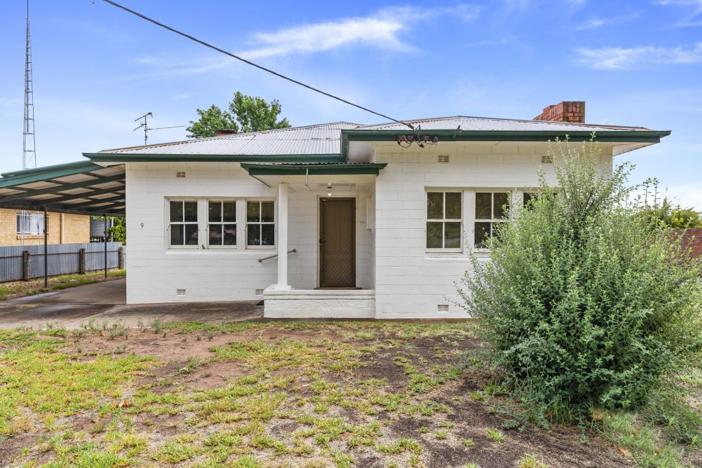 9 Audley Street, Narrandera NSW 2700 - photo 2