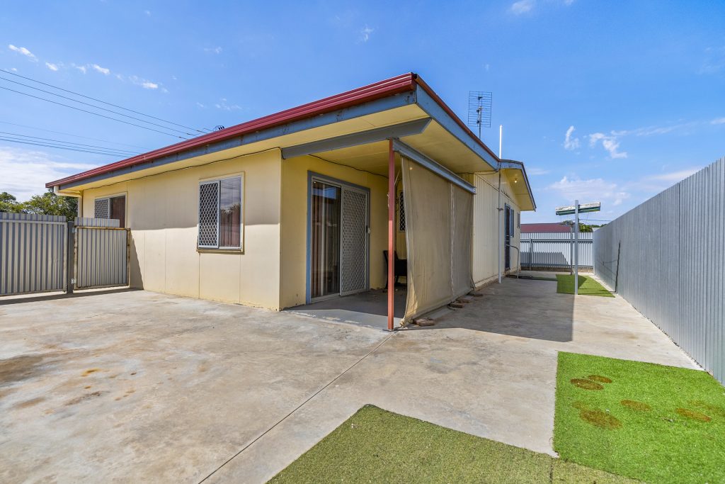 6 Stanley Street, Narrandera NSW 2700 - photo 8