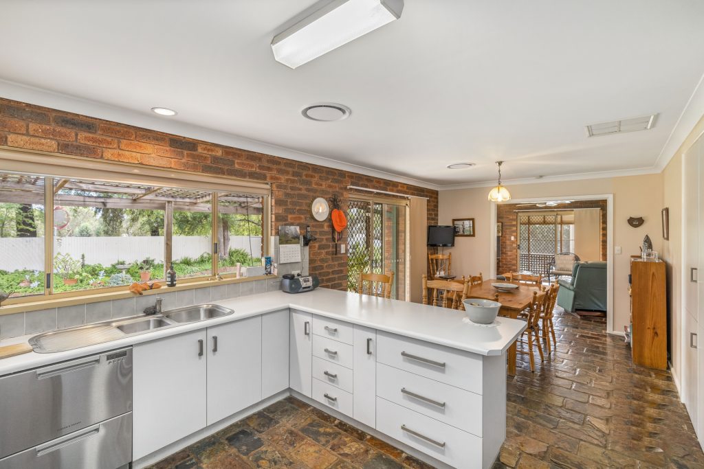 29 Racecourse Road, Narrandera NSW 2700 - photo 2