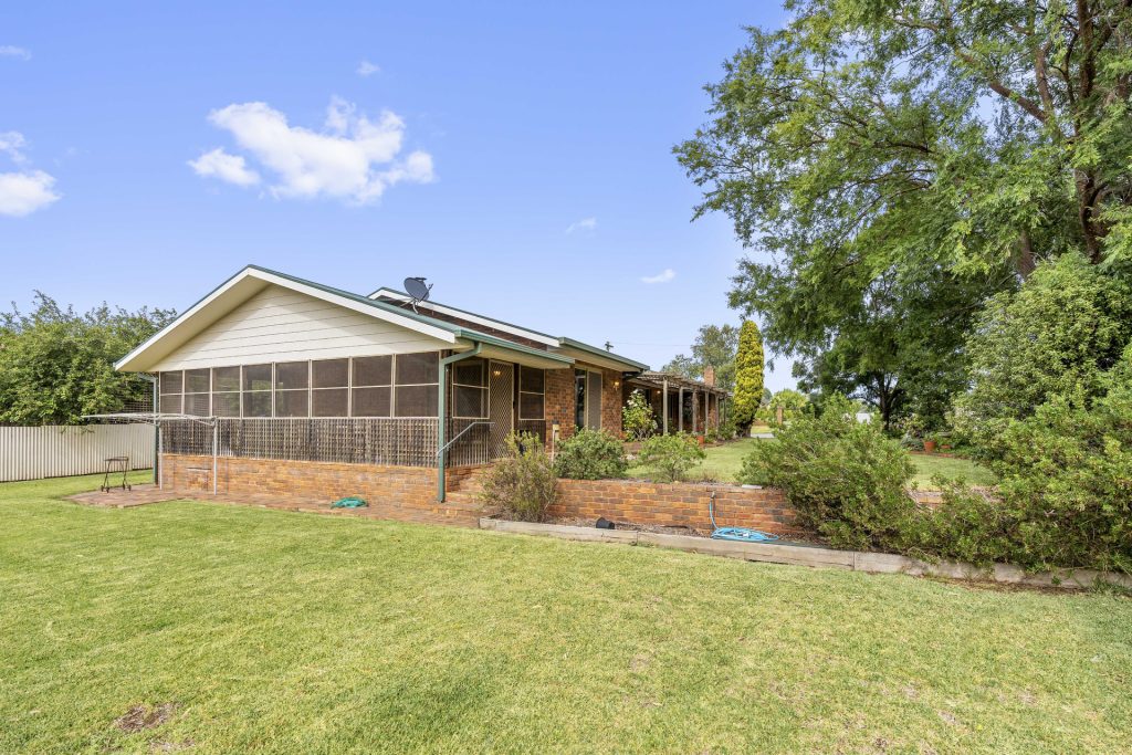 29 Racecourse Road, Narrandera NSW 2700 - photo 20