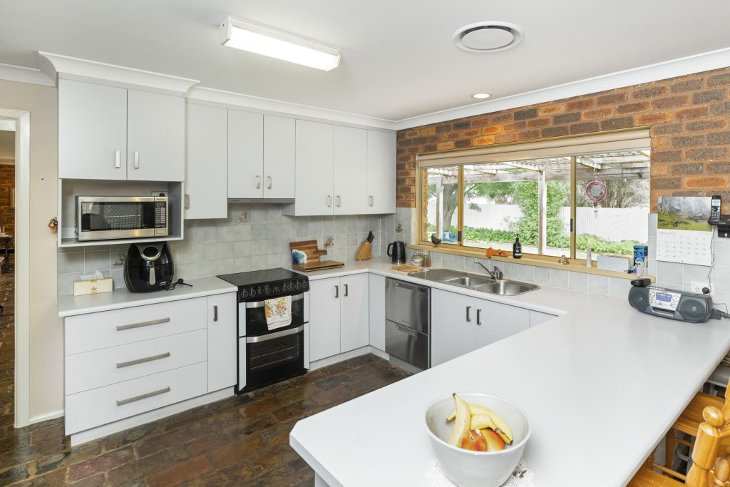 29 Racecourse Road, Narrandera NSW 2700 - photo 3