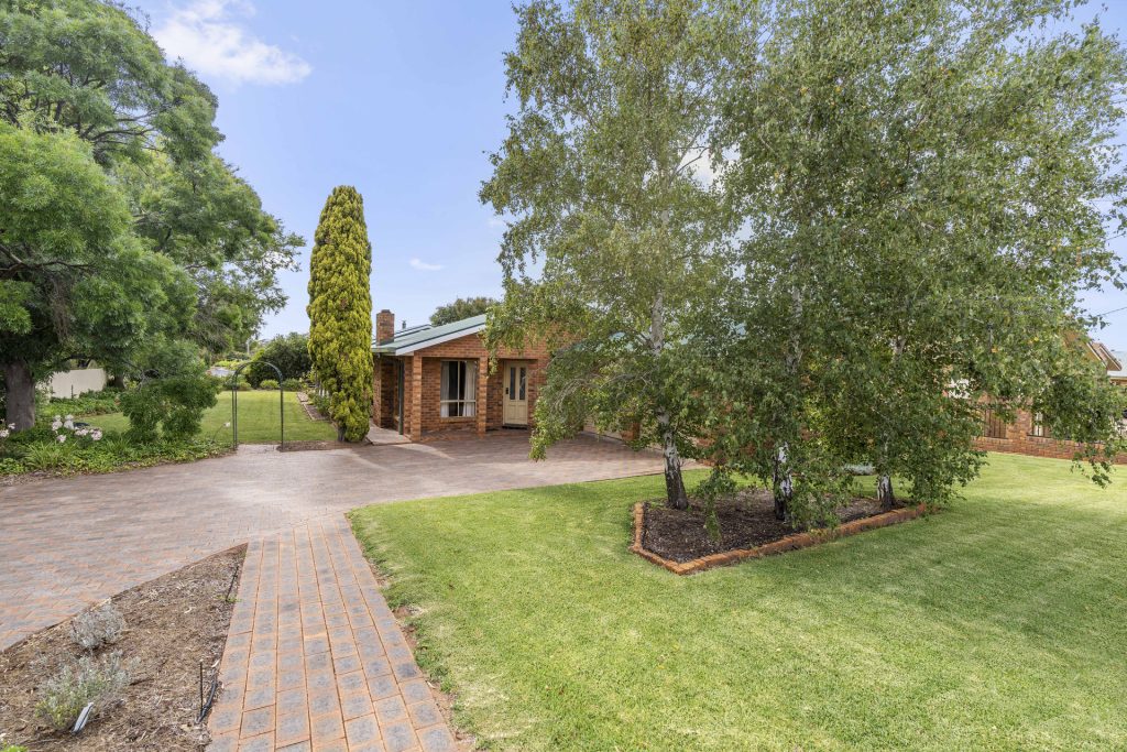 29 Racecourse Road, Narrandera NSW 2700 - photo 22