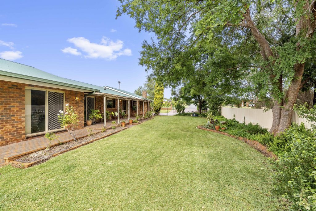 29 Racecourse Road, Narrandera NSW 2700 - photo 23