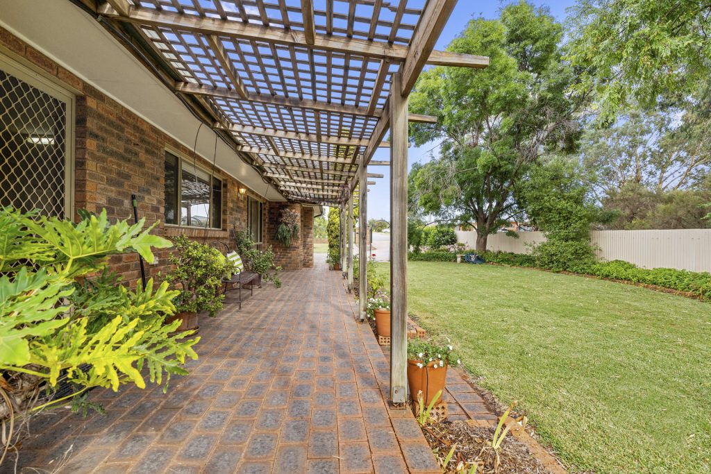 29 Racecourse Road, Narrandera NSW 2700 - photo 24