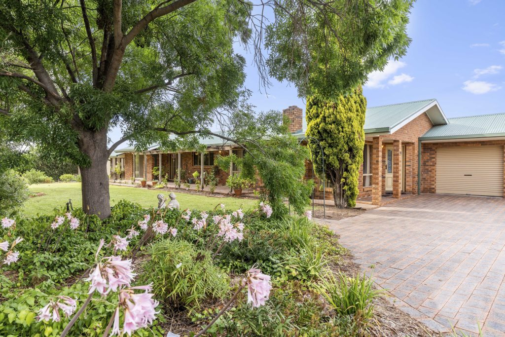 29 Racecourse Road, Narrandera NSW 2700 - photo 25