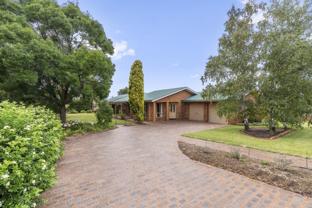 29 Racecourse Road, Narrandera NSW 2700 - photo 28