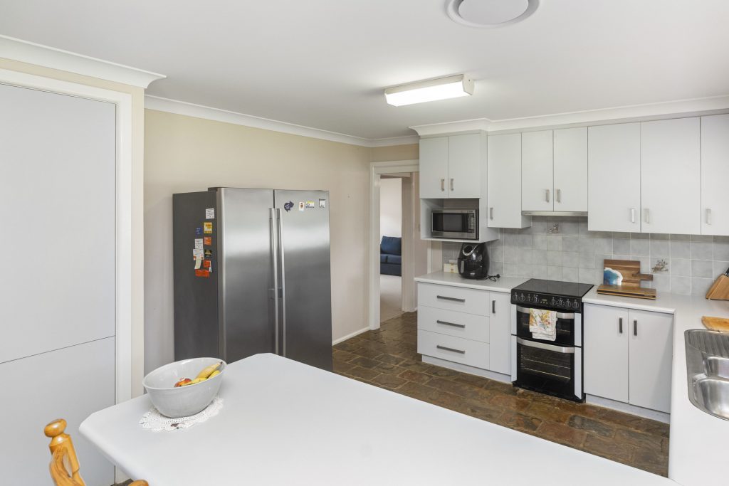 29 Racecourse Road, Narrandera NSW 2700 - photo 4