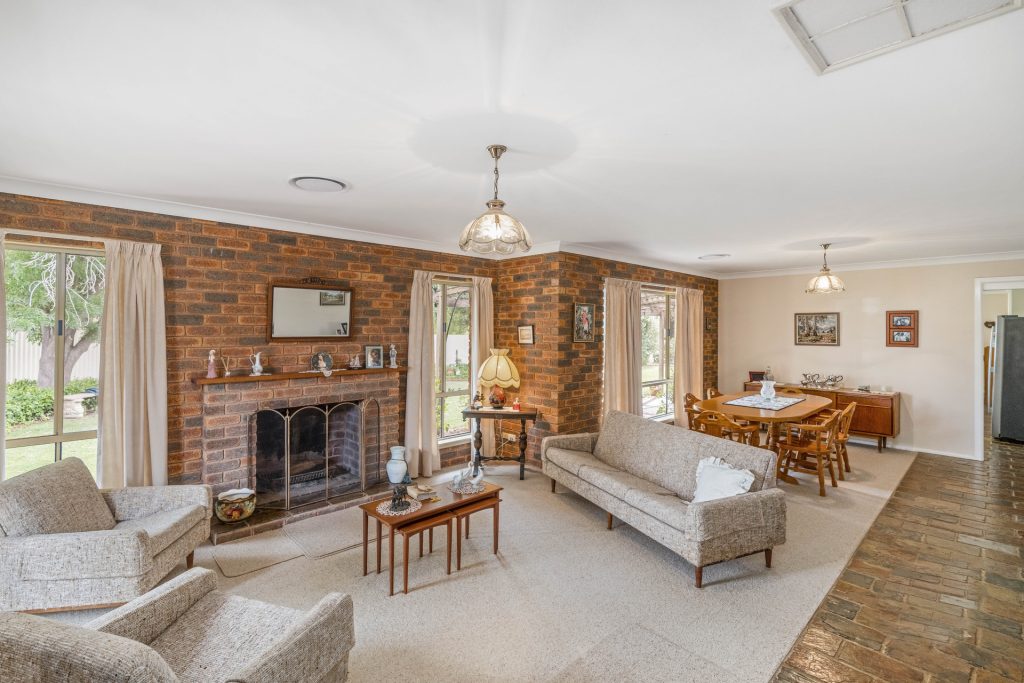 29 Racecourse Road, Narrandera NSW 2700 - photo 5