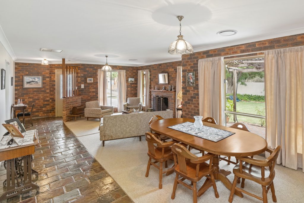 29 Racecourse Road, Narrandera NSW 2700 - photo 7