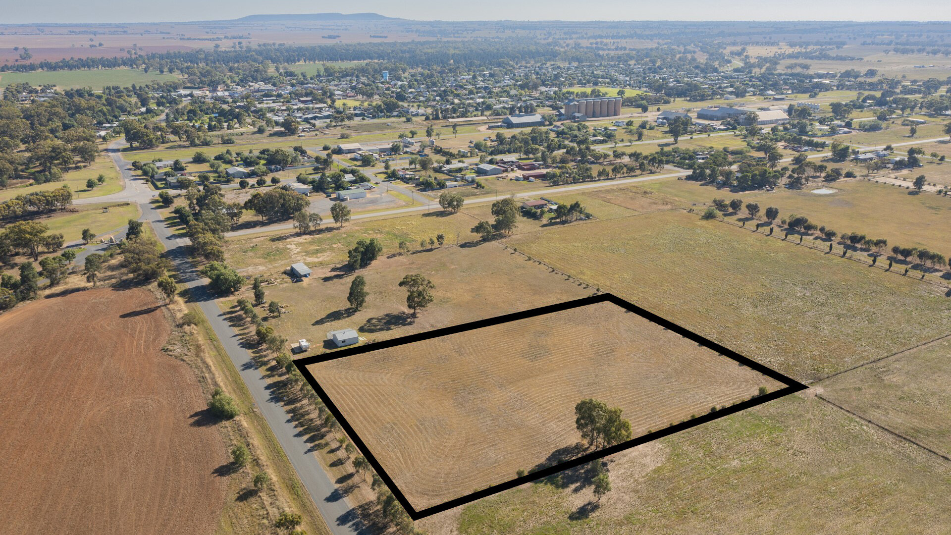 127 Treasure Street, Lockhart NSW 2656 - photo 2