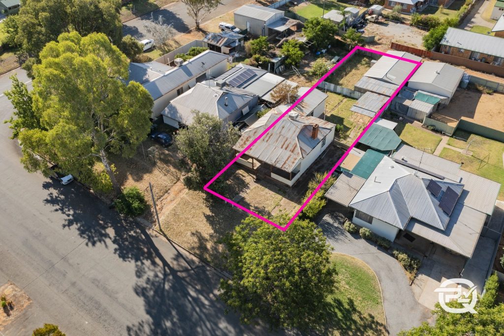69 Twynam Street, Narrandera NSW 2700 - photo 2