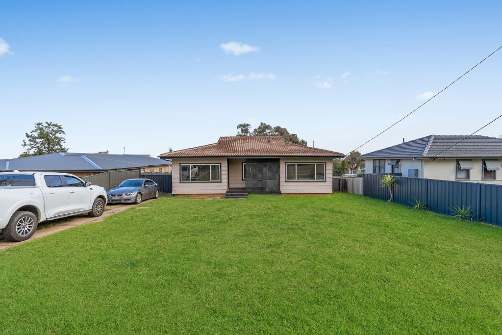 18 Watermain Street, Narrandera NSW 2700 - photo 2