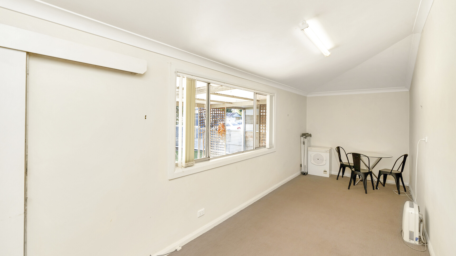 95 Hoskins Street, Temora NSW 2666 - photo 13