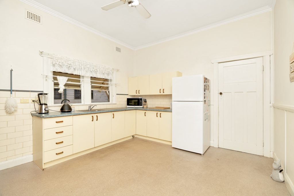 95 Hoskins Street, Temora NSW 2666 - photo 5