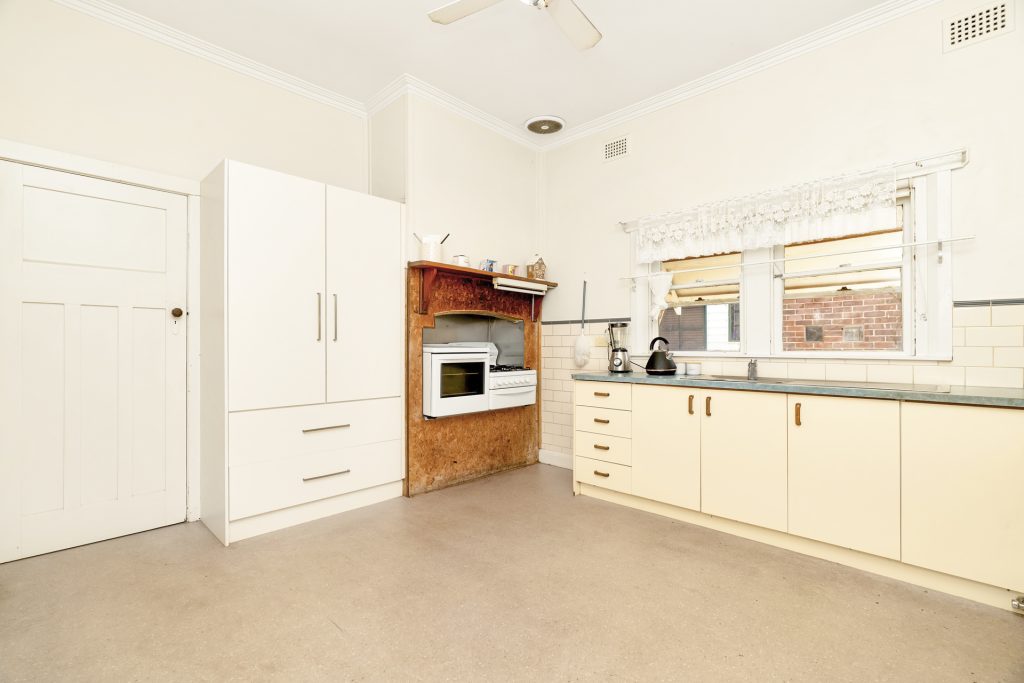 95 Hoskins Street, Temora NSW 2666 - photo 6