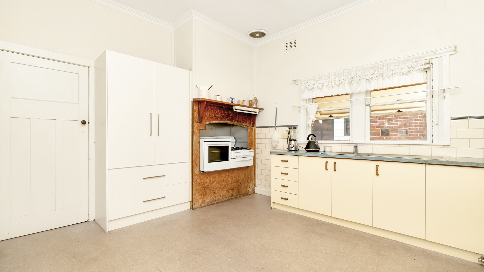 95 Hoskins Street, Temora NSW 2666 - photo 6