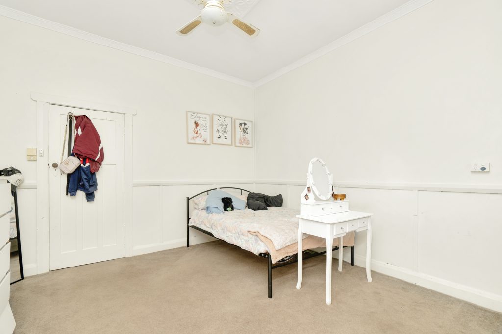 95 Hoskins Street, Temora NSW 2666 - photo 9