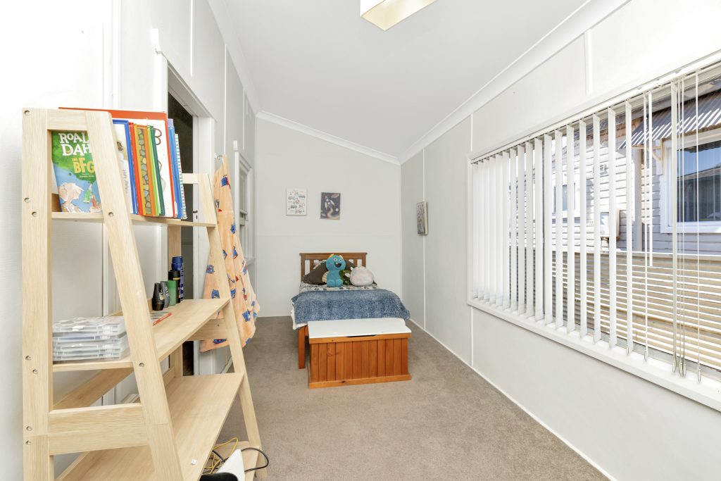95 Hoskins Street, Temora NSW 2666 - photo 10