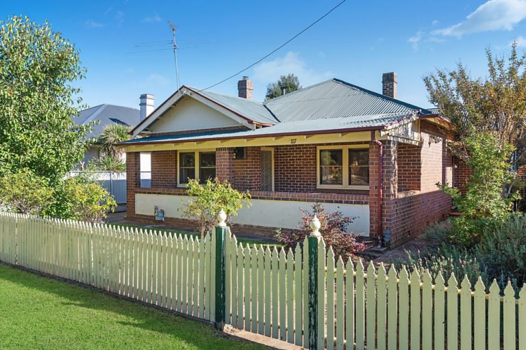 117 Polaris Street, Temora NSW 2666 - photo 17