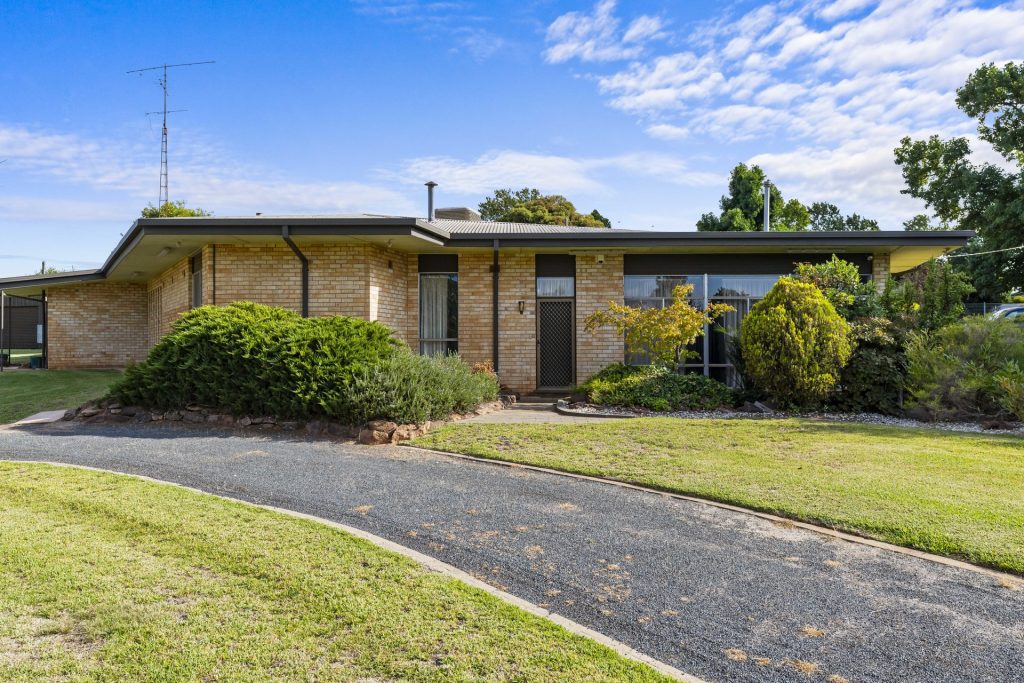 1-3 Flood Street, Narrandera NSW 2700 - photo 2