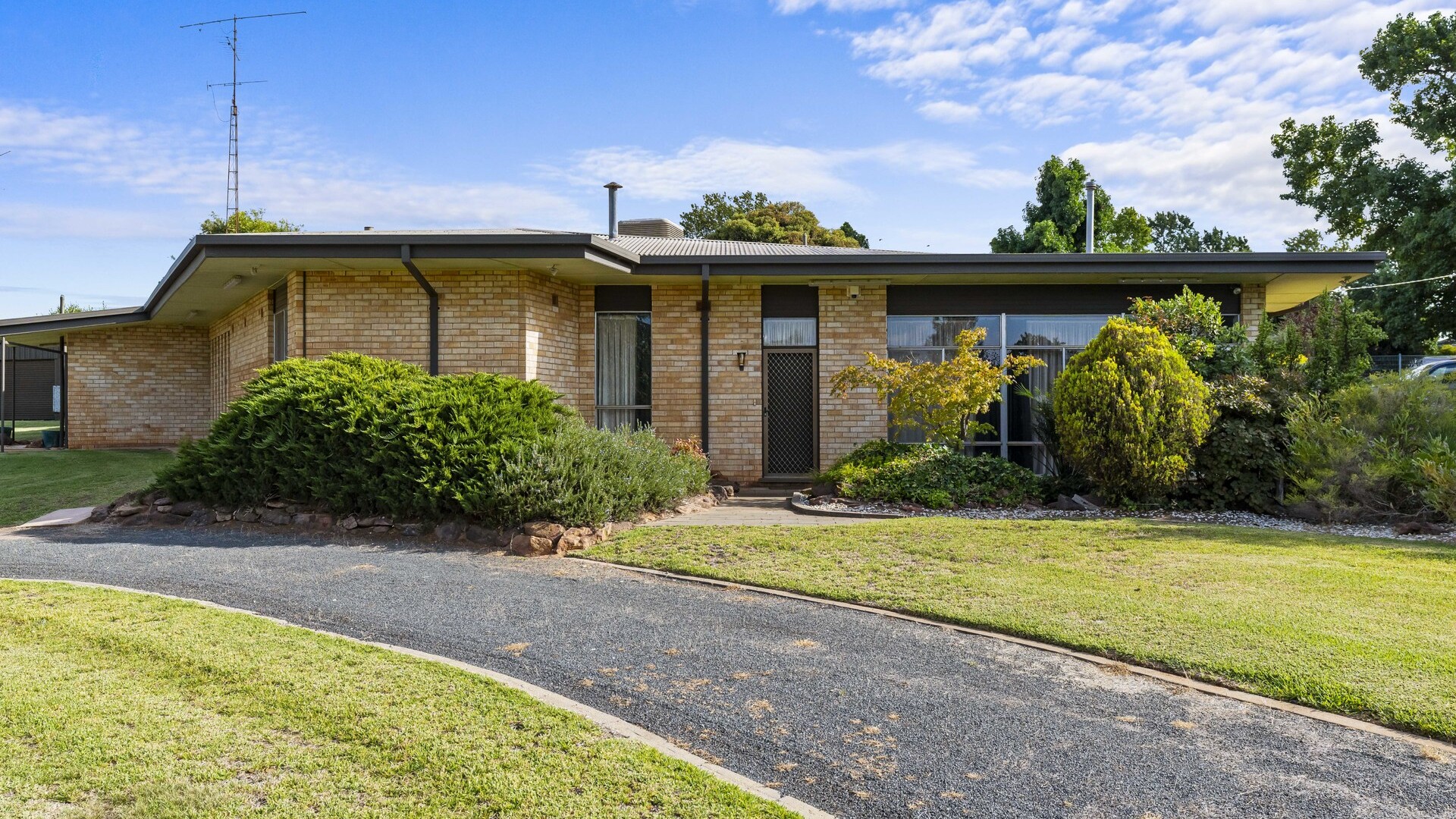 1-3 Flood Street, Narrandera NSW 2700 - photo 2