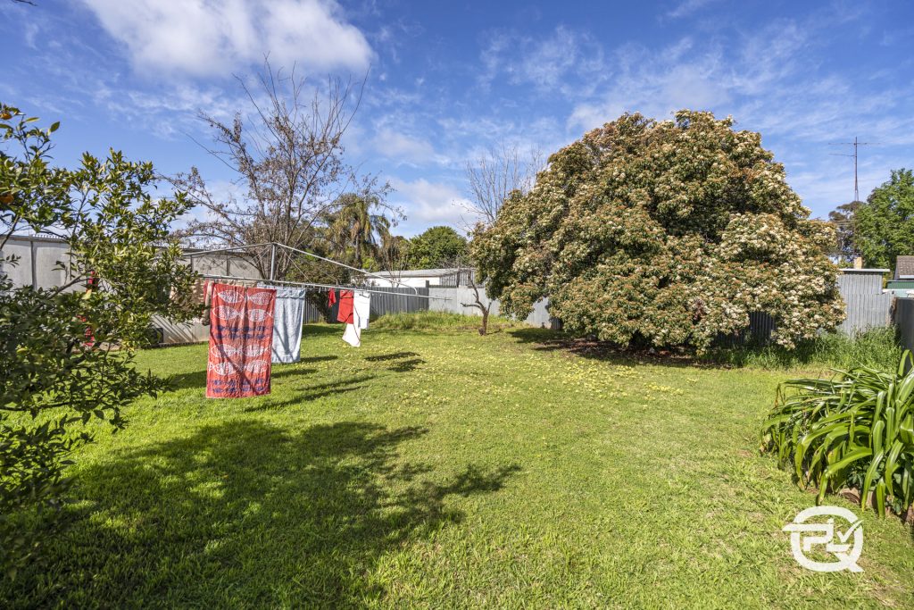 25 Russet Street, Leeton NSW 2705 - photo 11