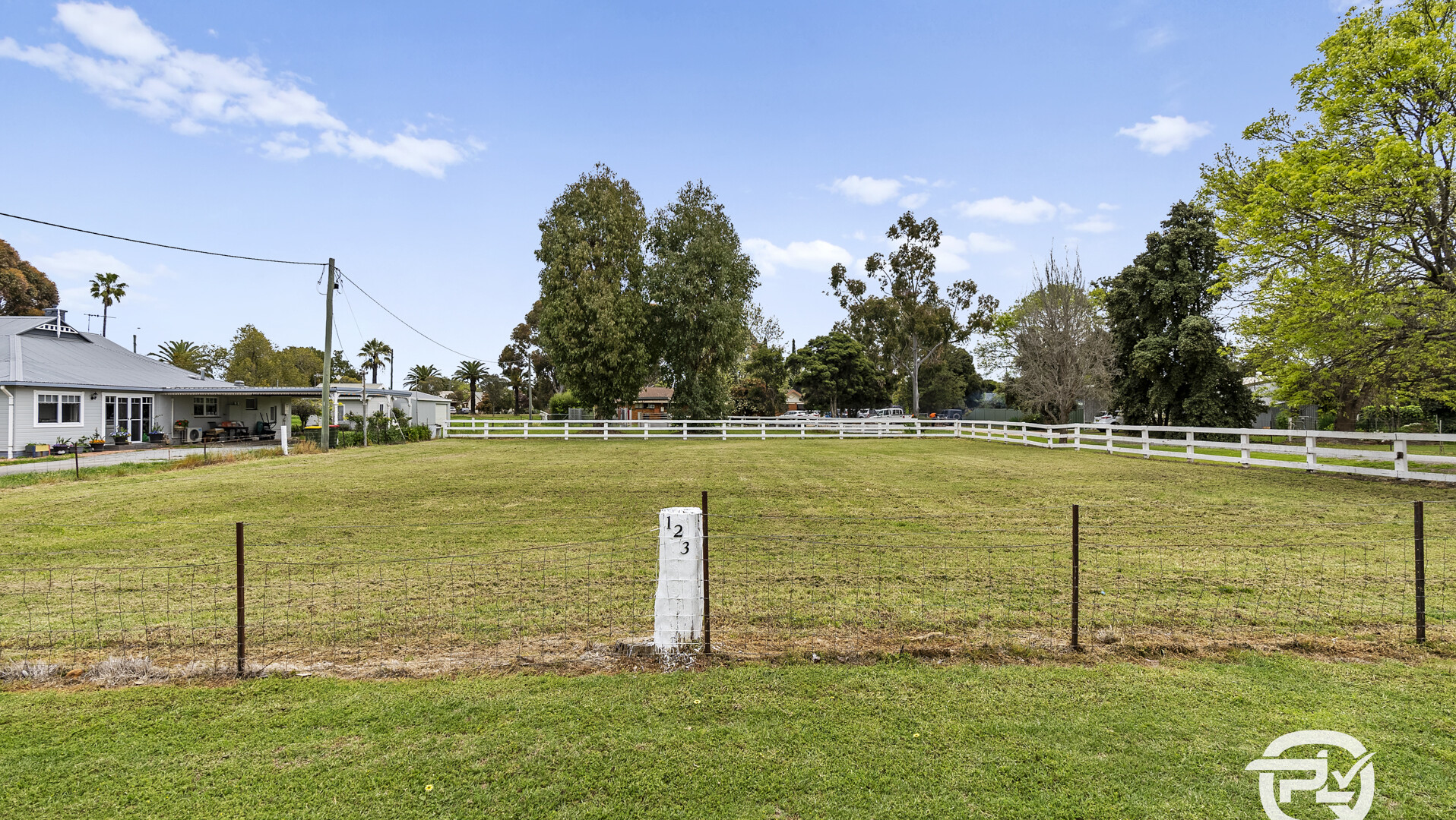 123 Petersham Road, Leeton NSW 2705 - photo 2