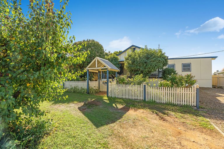 81 Mirrool Street, Coolamon NSW 2701 - photo 4
