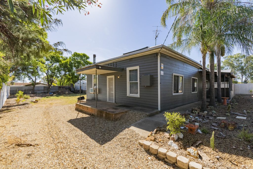 10 Carolan Place, Narrandera NSW 2700 - McGrath Riverina