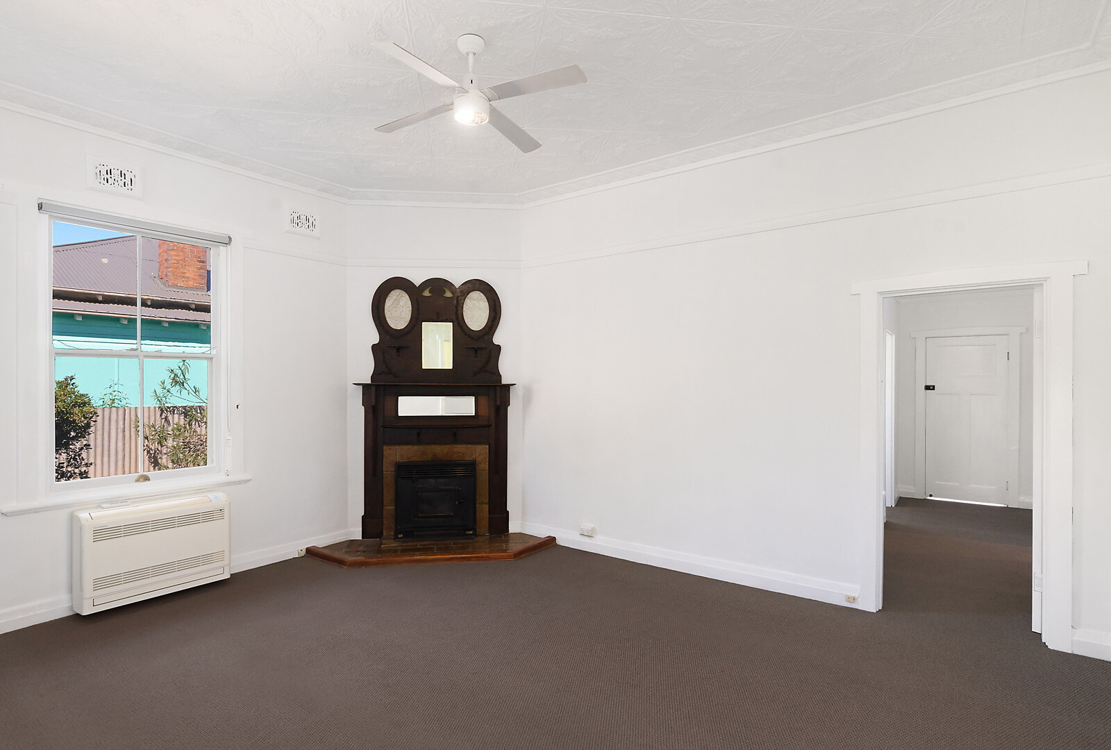 183 De Boos Street, Temora NSW 2666 - photo 2