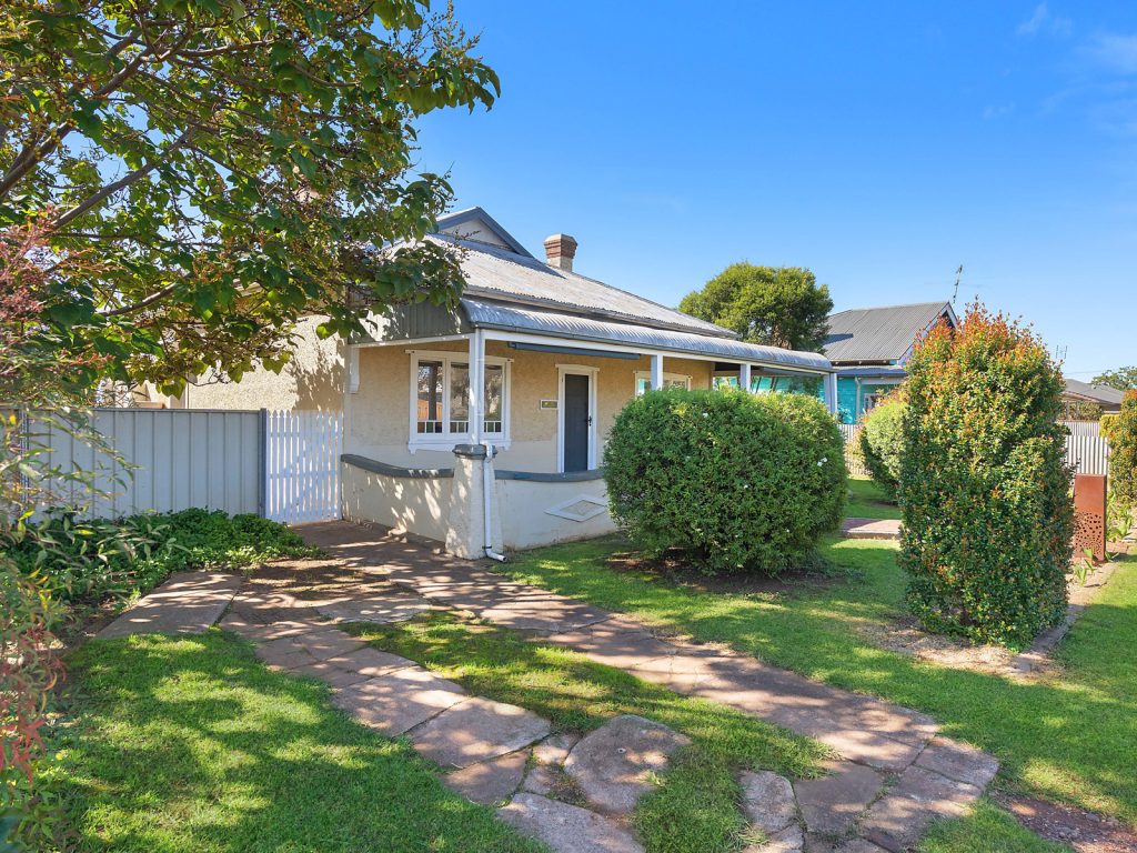 183 De Boos Street, Temora NSW 2666 - photo 3